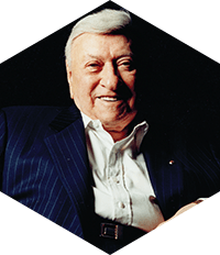 Photo of Michel Thomas in his later years who has perfected his unique method for teaching Italian to a wide range of learners.